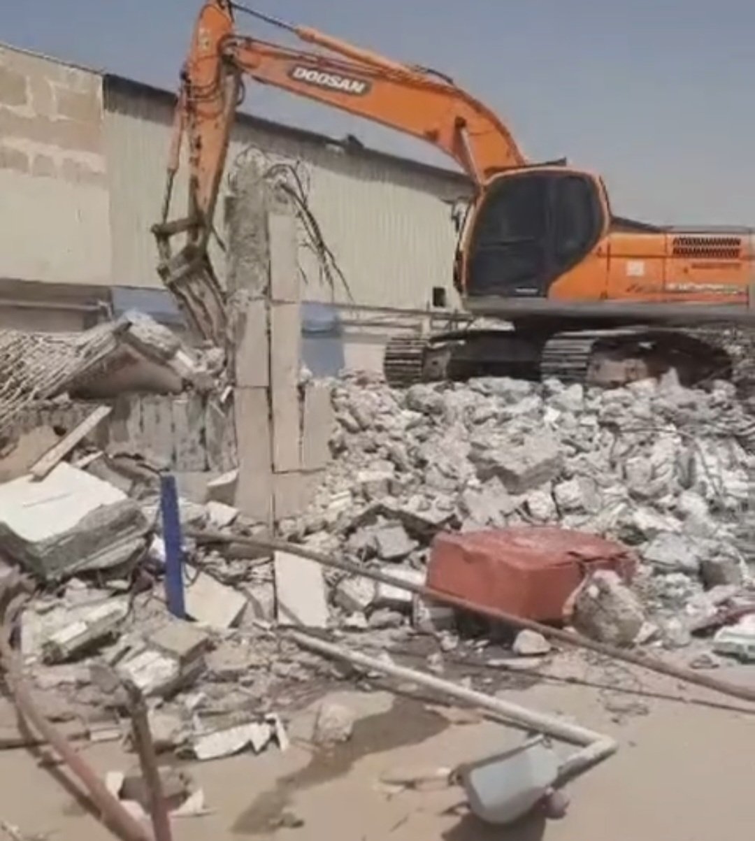 نحن مقاول هدم وبنا في الرياض